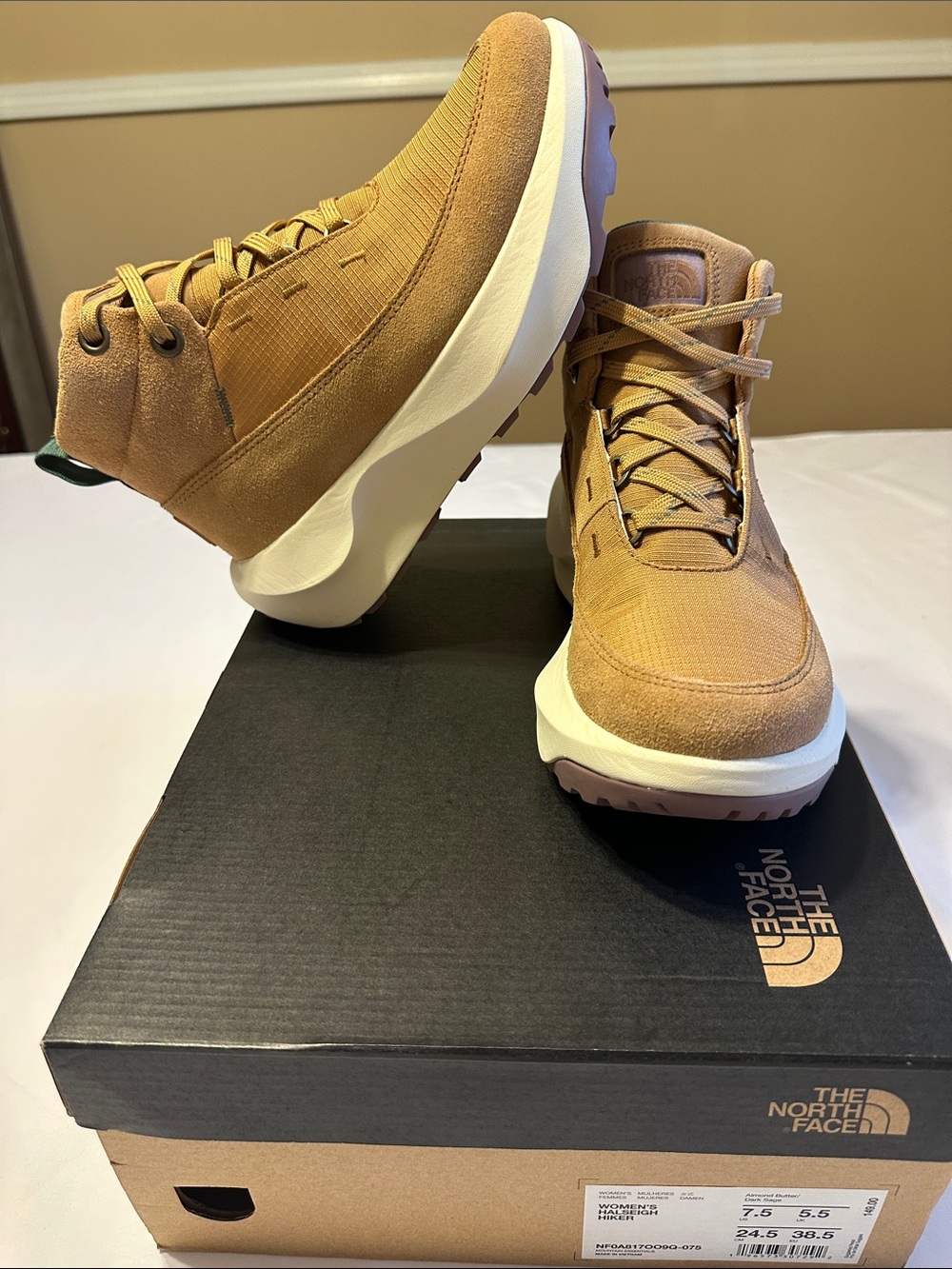 The North Face Women’s Halseigh Hiker Tan/Brown Mid-Top Sneakers Size 7.5